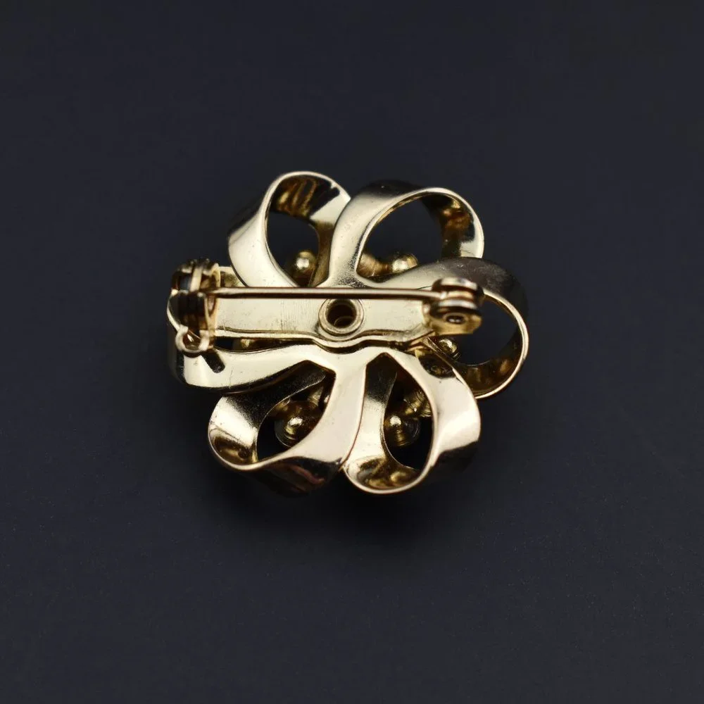 Lady cameo collar pin, cute little jacket pin, accent 60s vintage jewelry